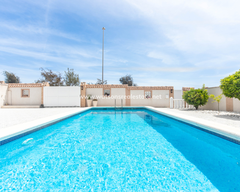 Resale - Freistendhe Villa - Urb. La Marina