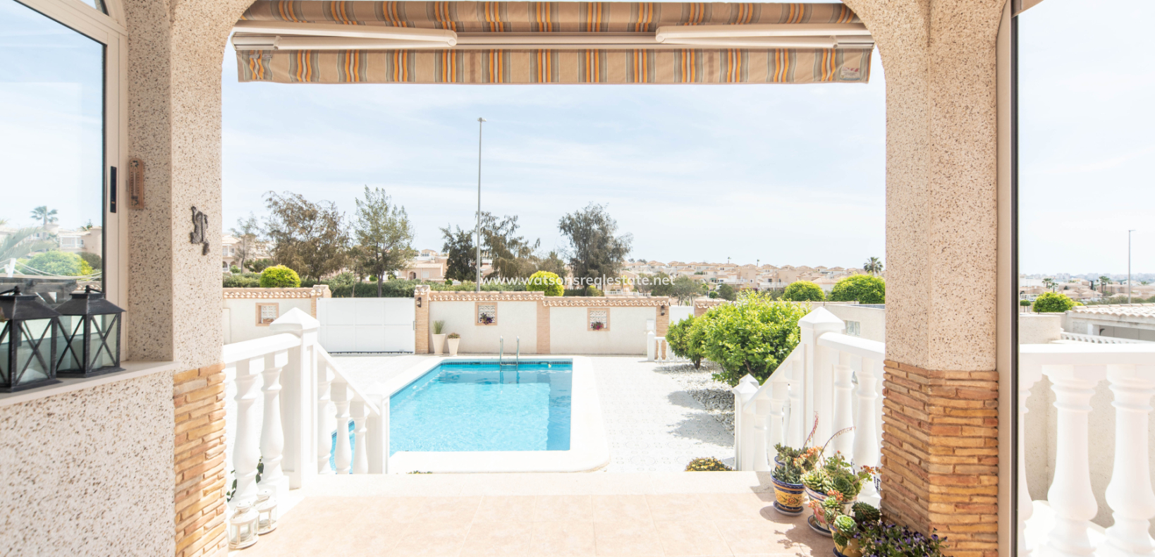 Resale - Freistendhe Villa - Urb. La Marina