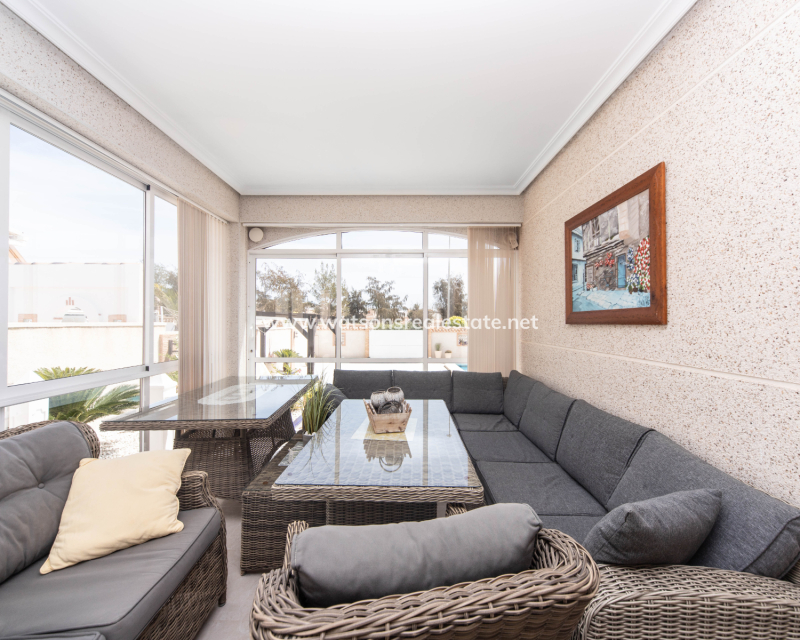 Resale - Freistendhe Villa - Urb. La Marina