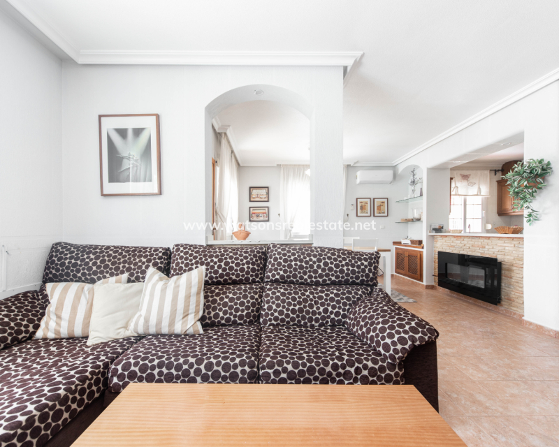 Resale - Freistendhe Villa - Urb. La Marina