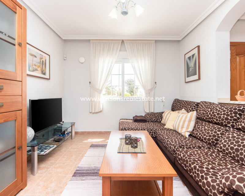 Resale - Freistendhe Villa - Urb. La Marina