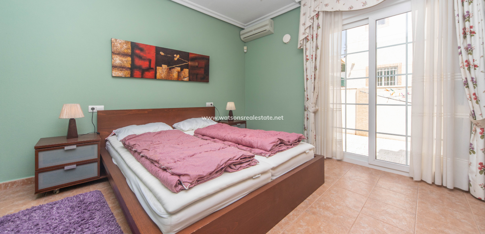 Resale - Freistendhe Villa - Urb. La Marina