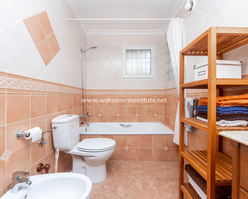 Resale - Freistendhe Villa - Urb. La Marina