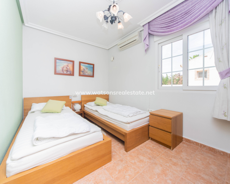 Resale - Freistendhe Villa - Urb. La Marina