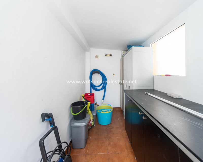 Resale - Freistendhe Villa - Urb. La Marina