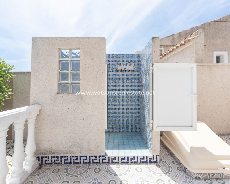 Resale - Freistendhe Villa - Urb. La Marina