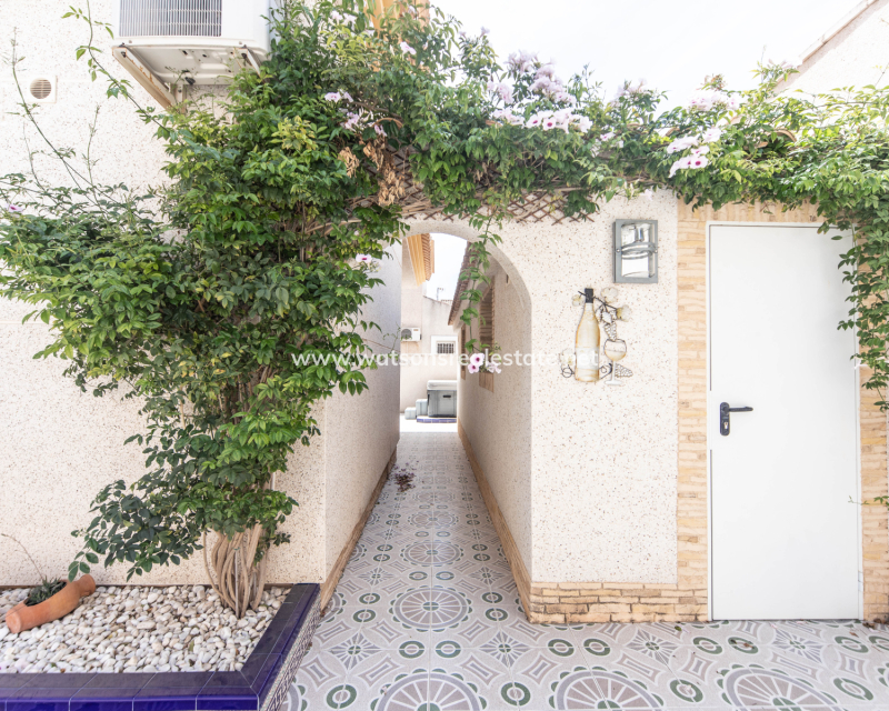 Resale - Freistendhe Villa - Urb. La Marina