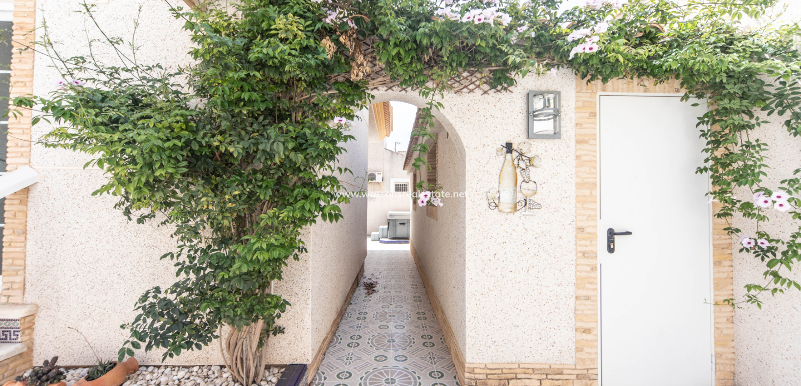 Resale - Freistendhe Villa - Urb. La Marina