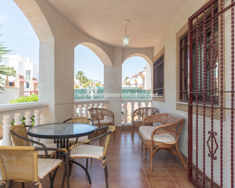 Resale - Freistendhe Villa - Urb. La Marina