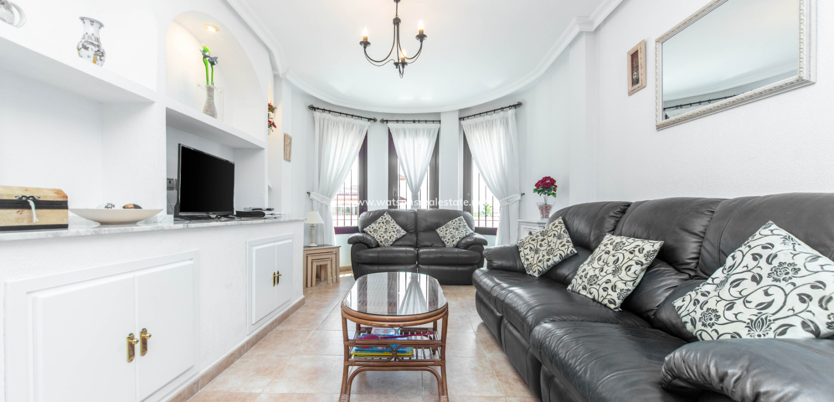 Resale - Freistendhe Villa - Urb. La Marina