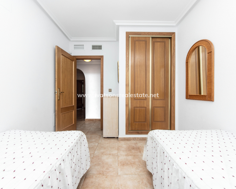 Resale - Freistendhe Villa - Urb. La Marina