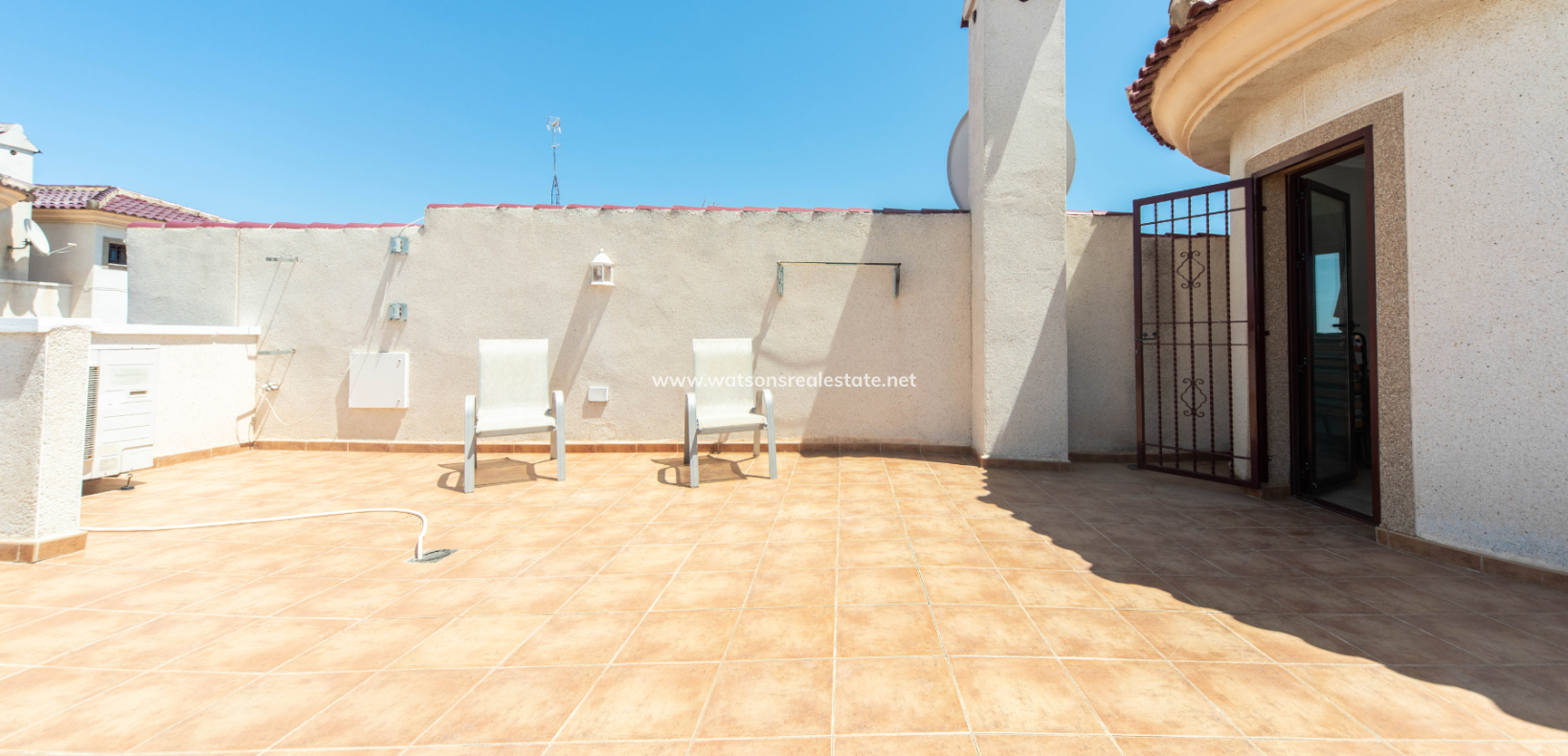 Resale - Freistendhe Villa - Urb. La Marina