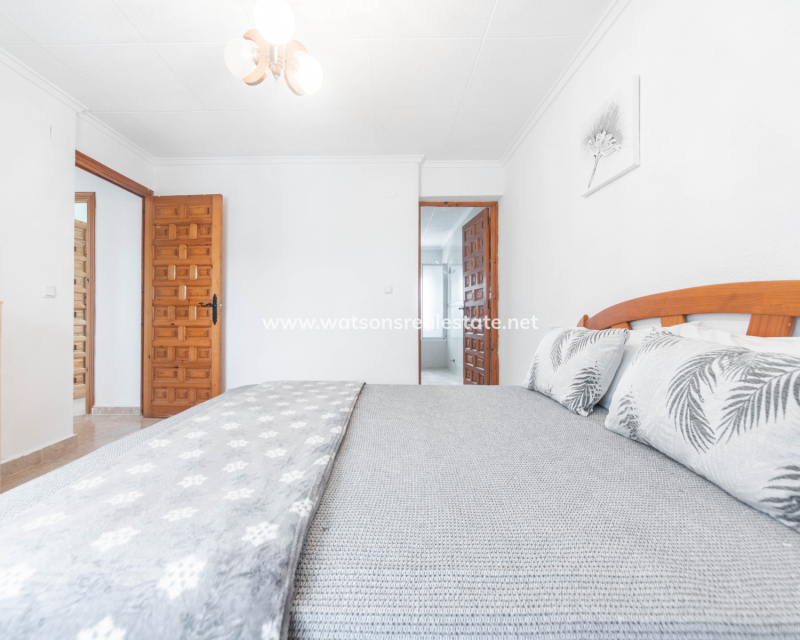 Resale - Freistendhe Villa - Urb. La Marina