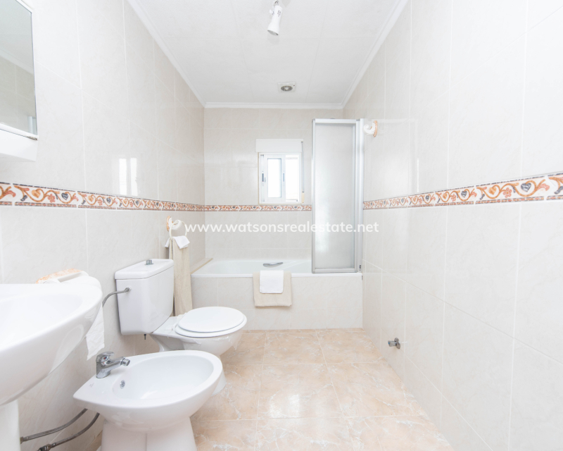Resale - Freistendhe Villa - Urb. La Marina