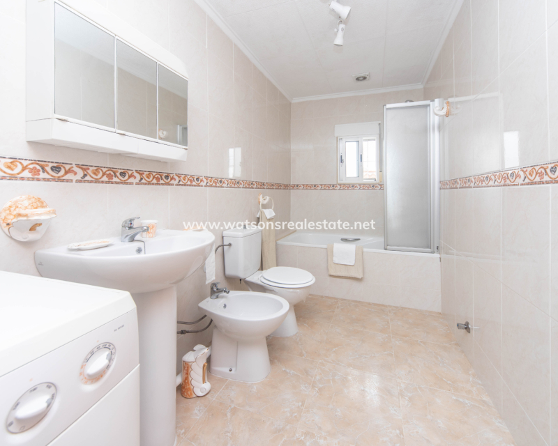Resale - Freistendhe Villa - Urb. La Marina