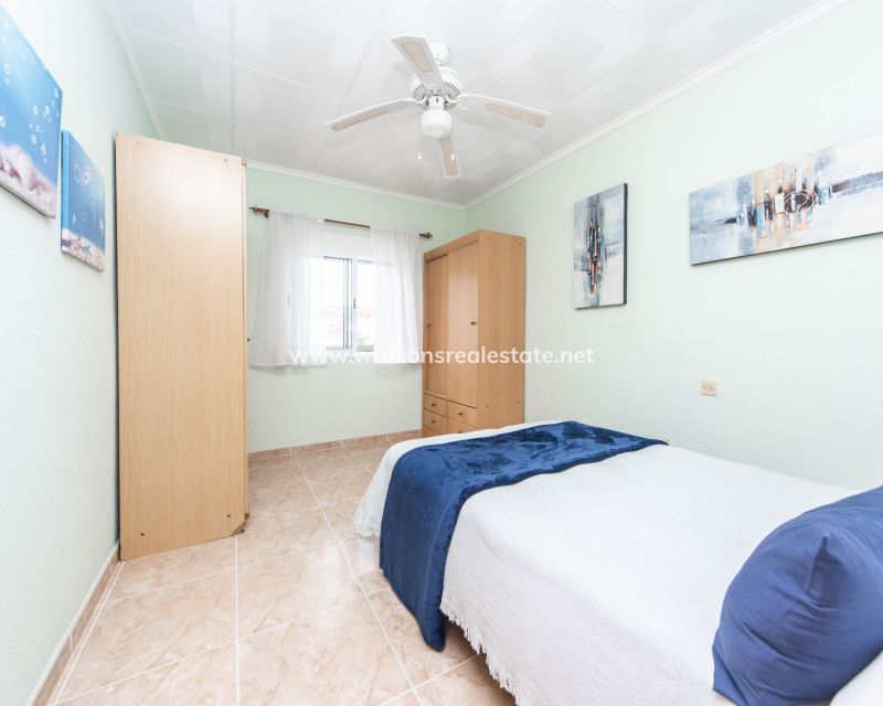 Resale - Freistendhe Villa - Urb. La Marina