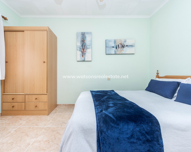 Resale - Freistendhe Villa - Urb. La Marina