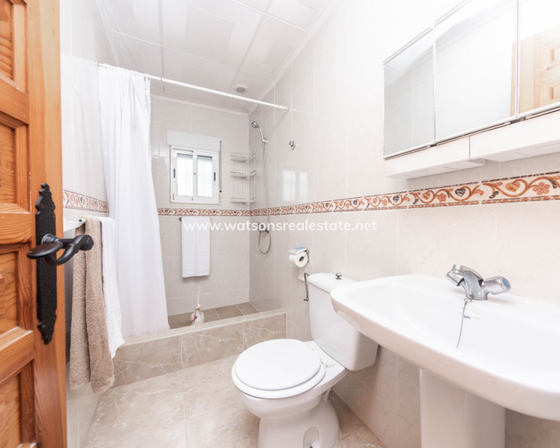 Resale - Freistendhe Villa - Urb. La Marina