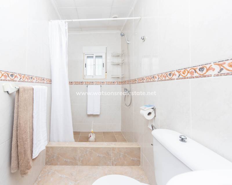Resale - Freistendhe Villa - Urb. La Marina