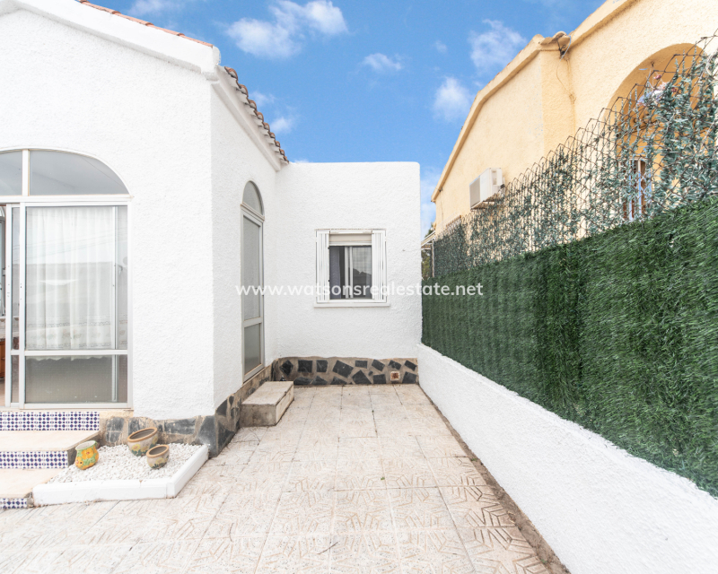 Resale - Freistendhe Villa - Urb. La Marina