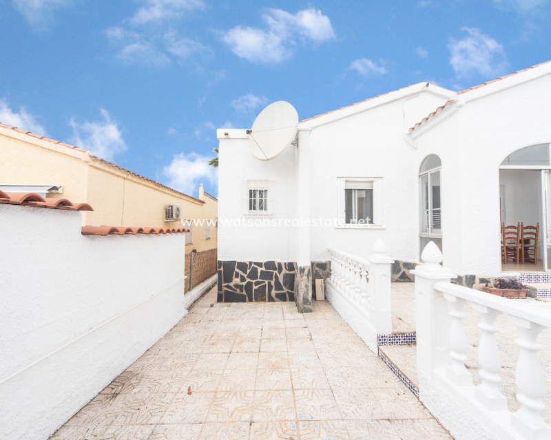 Resale - Freistendhe Villa - Urb. La Marina