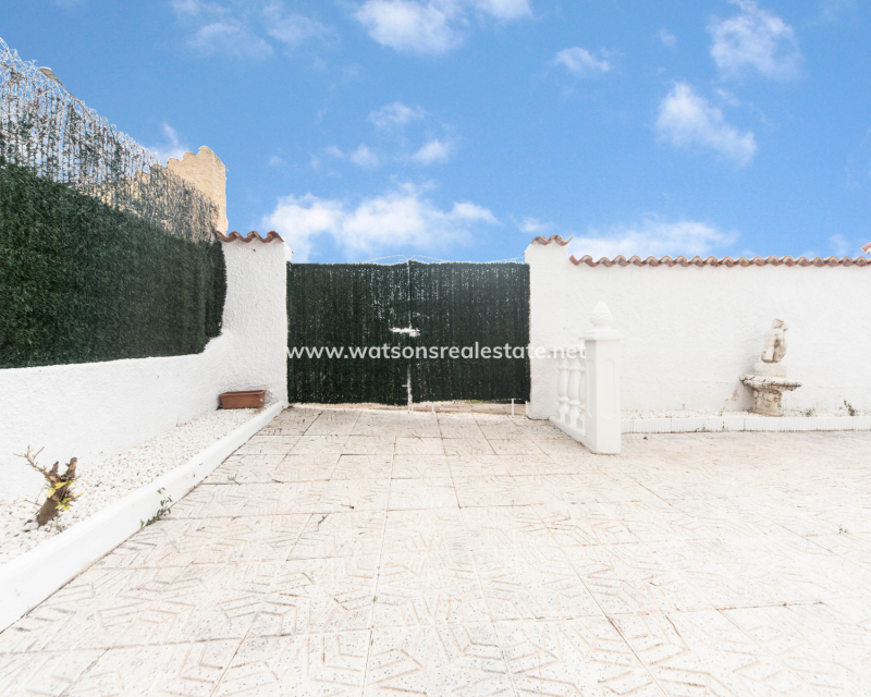Resale - Freistendhe Villa - Urb. La Marina