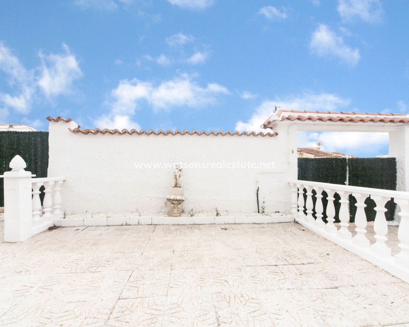 Resale - Freistendhe Villa - Urb. La Marina