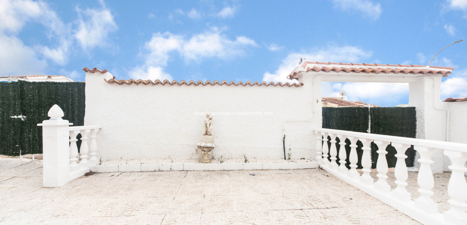 Resale - Freistendhe Villa - Urb. La Marina