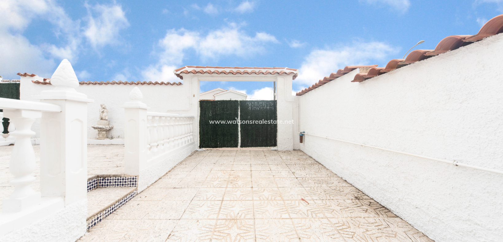 Resale - Freistendhe Villa - Urb. La Marina