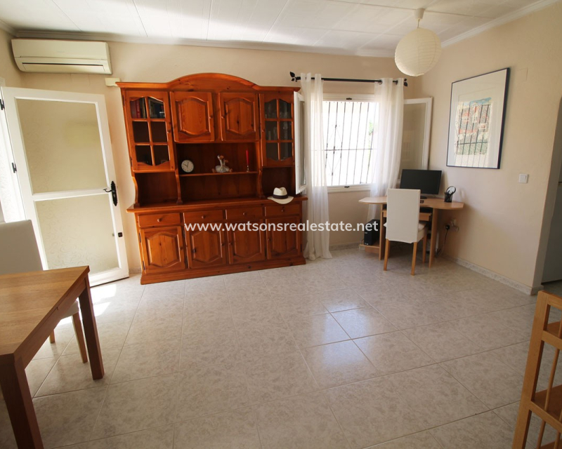 Resale - Freistendhe Villa - Urb. La Marina
