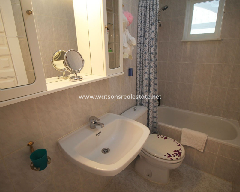 Resale - Freistendhe Villa - Urb. La Marina