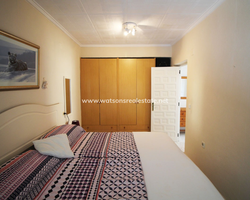 Resale - Freistendhe Villa - Urb. La Marina