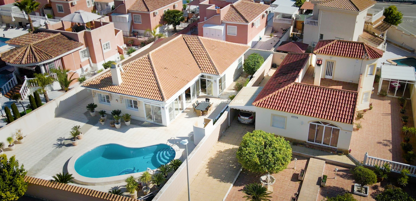 Resale - Freistendhe Villa - Urb. La Marina