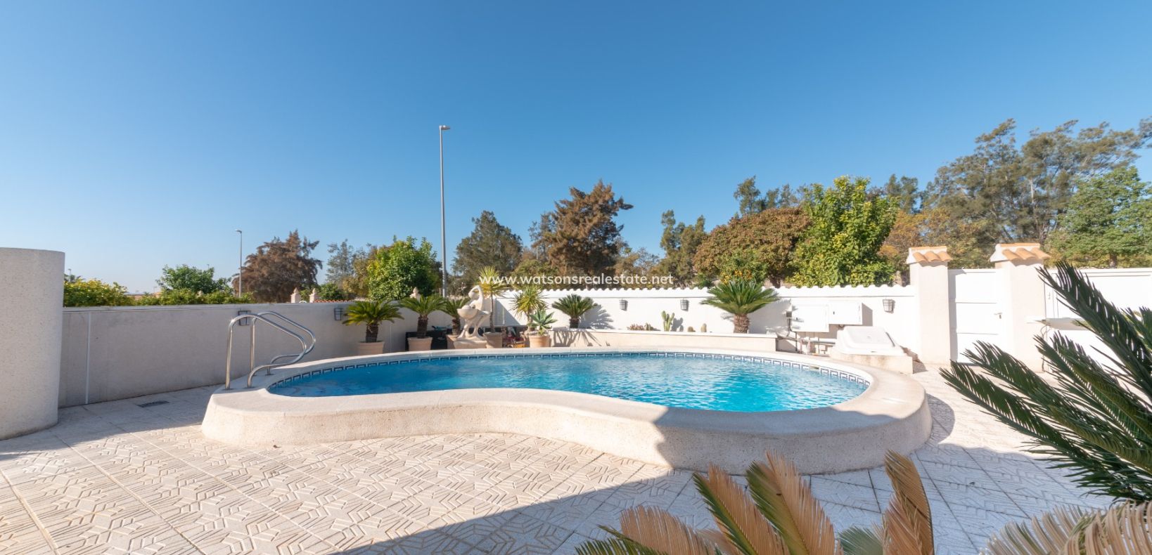 Resale - Freistendhe Villa - Urb. La Marina