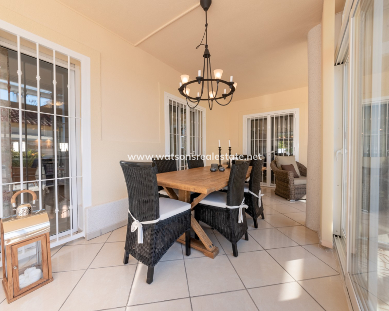 Resale - Freistendhe Villa - Urb. La Marina