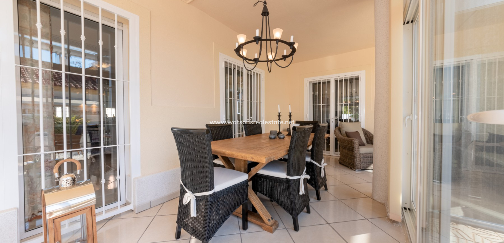 Resale - Freistendhe Villa - Urb. La Marina