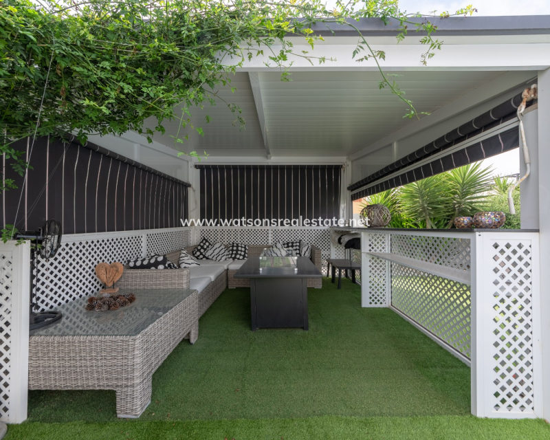 Resale - Freistendhe Villa - Urb. La Marina