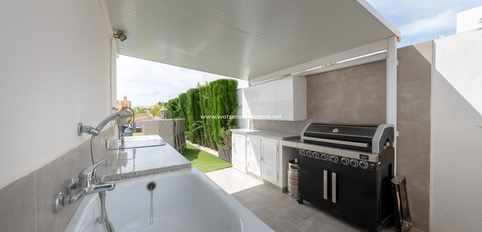 Resale - Freistendhe Villa - Urb. La Marina