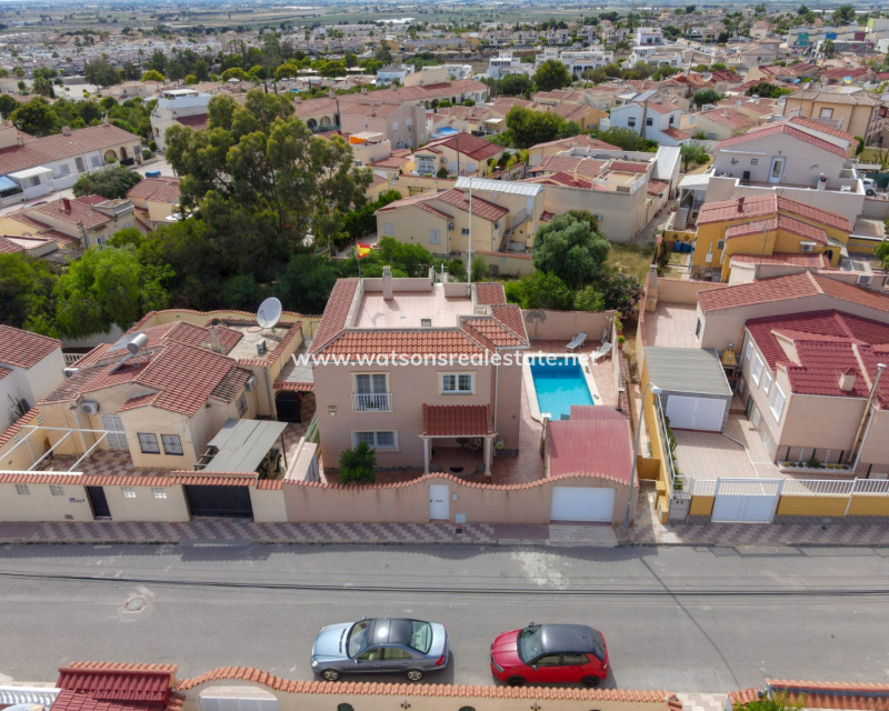 Resale - Freistendhe Villa - Urb. La Marina