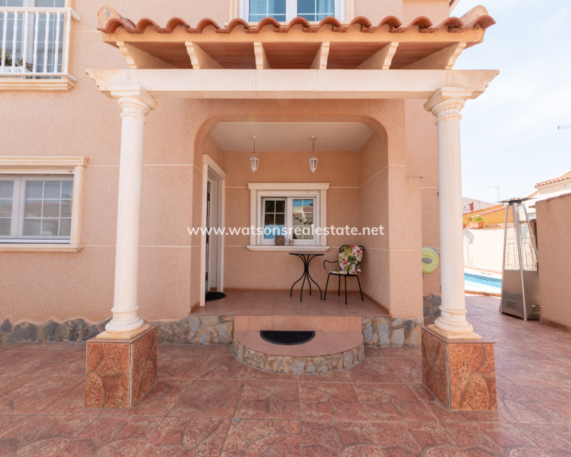 Resale - Freistendhe Villa - Urb. La Marina