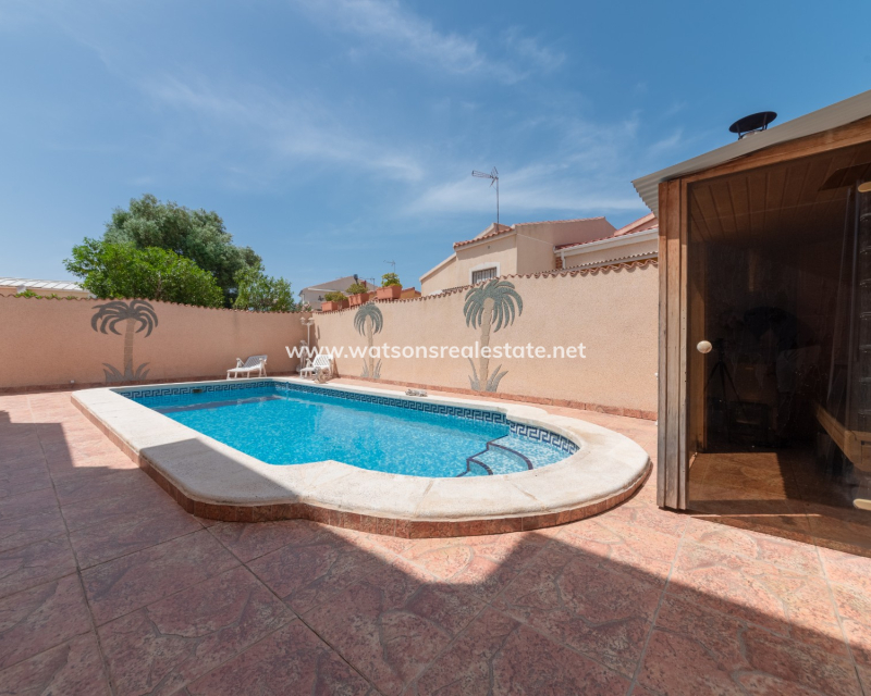 Resale - Freistendhe Villa - Urb. La Marina