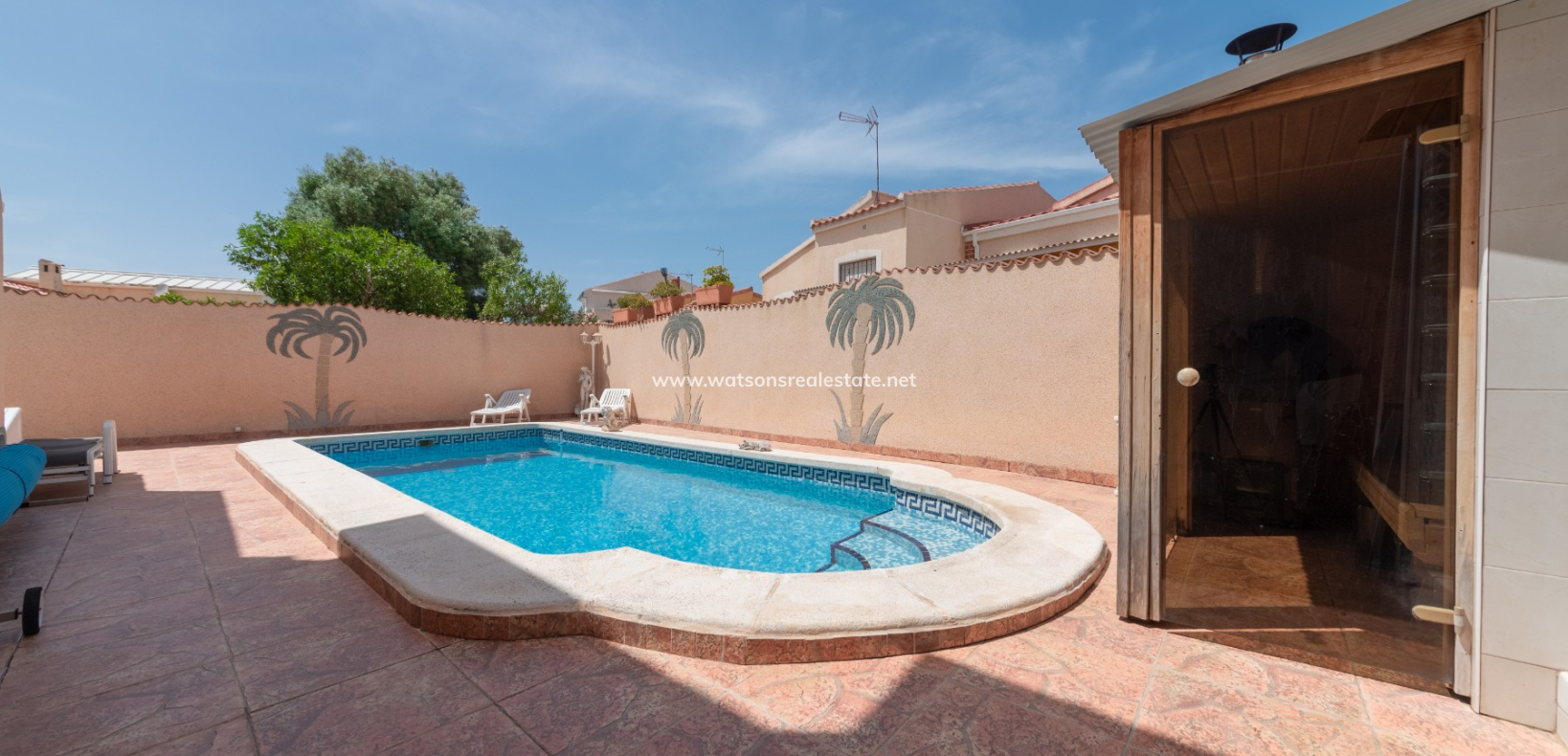 Resale - Freistendhe Villa - Urb. La Marina