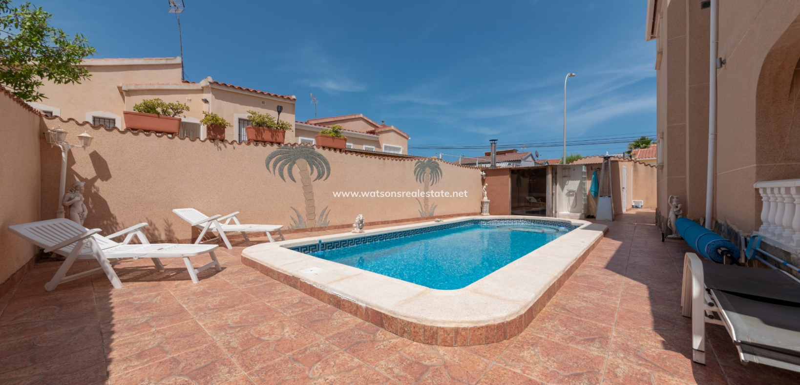Resale - Freistendhe Villa - Urb. La Marina