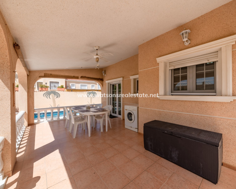 Resale - Freistendhe Villa - Urb. La Marina