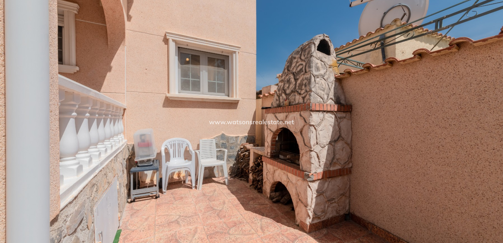 Resale - Freistendhe Villa - Urb. La Marina