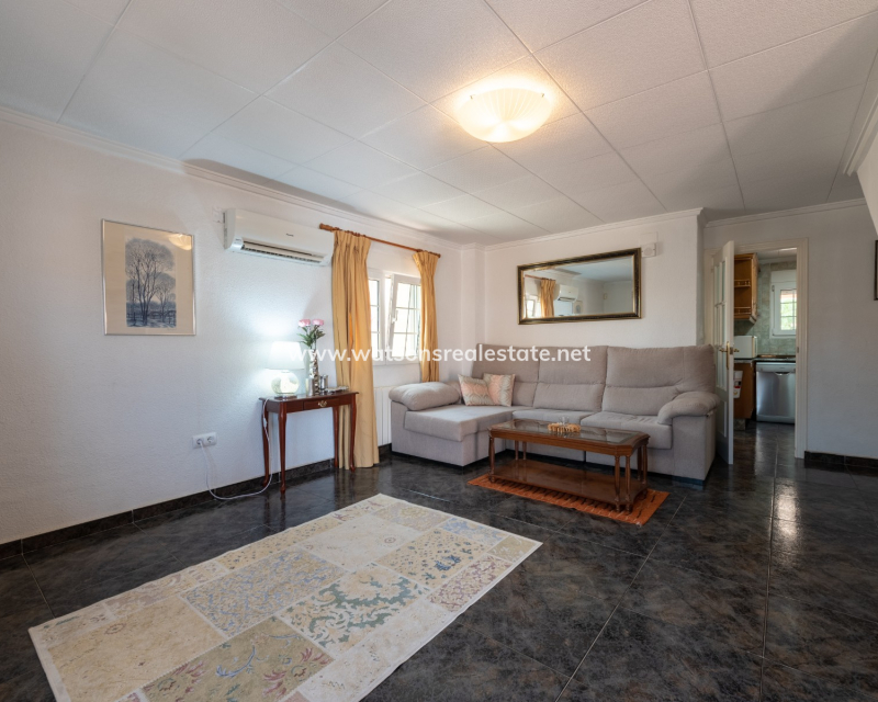 Resale - Freistendhe Villa - Urb. La Marina