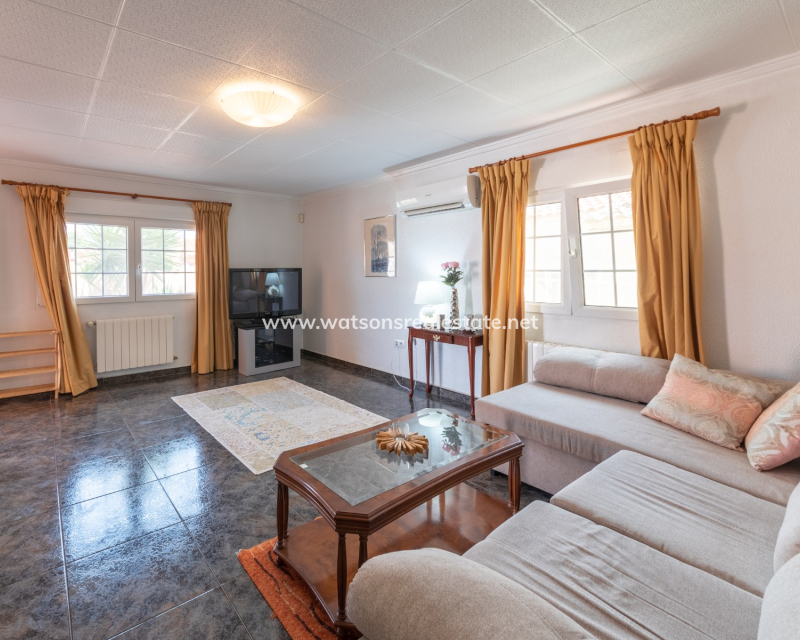 Resale - Freistendhe Villa - Urb. La Marina