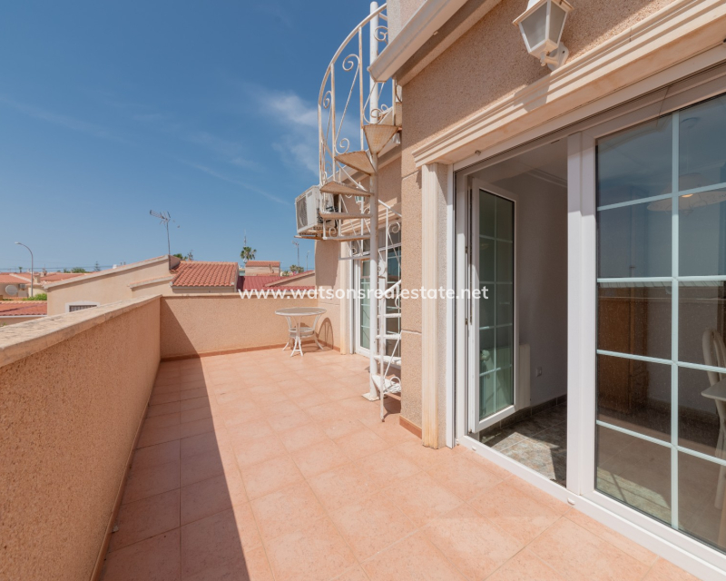 Resale - Freistendhe Villa - Urb. La Marina