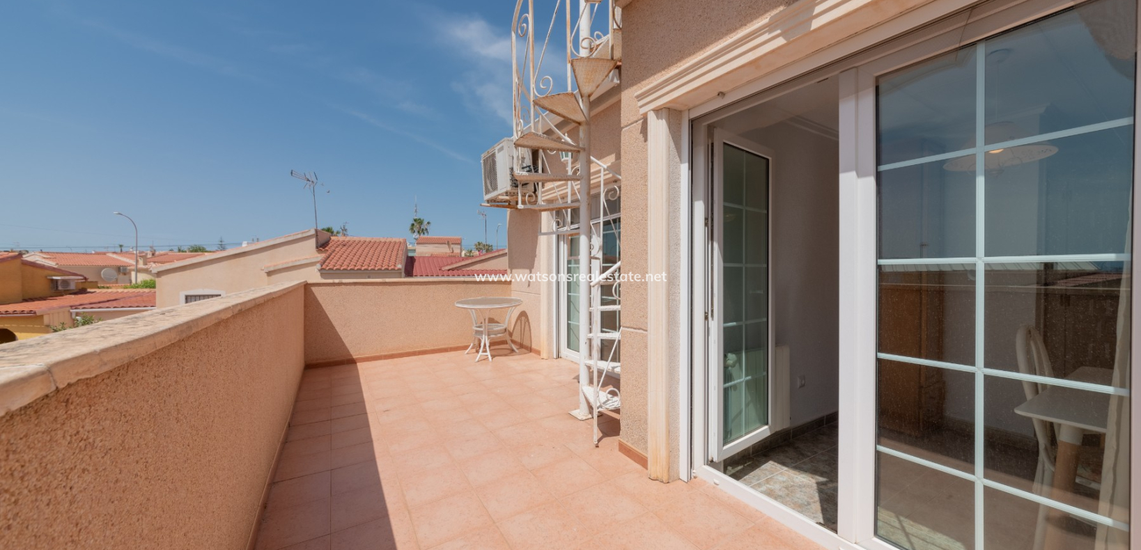 Resale - Freistendhe Villa - Urb. La Marina