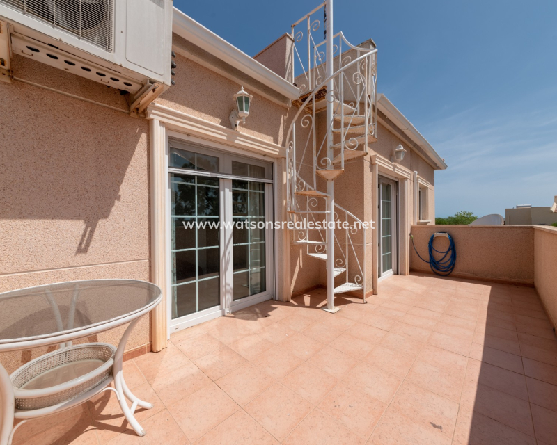 Resale - Freistendhe Villa - Urb. La Marina